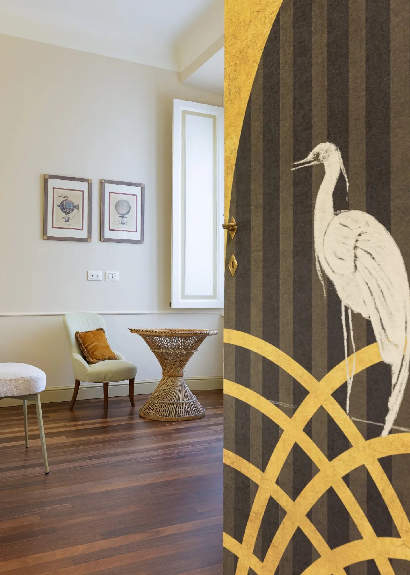 Living room with hand-painted wallpaper at Gardens Quiet Home, Via Monti